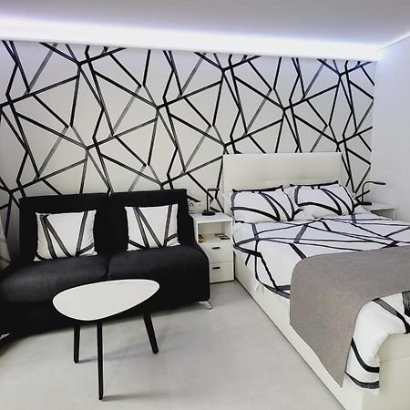 The Studio Ostend Luaran gambar